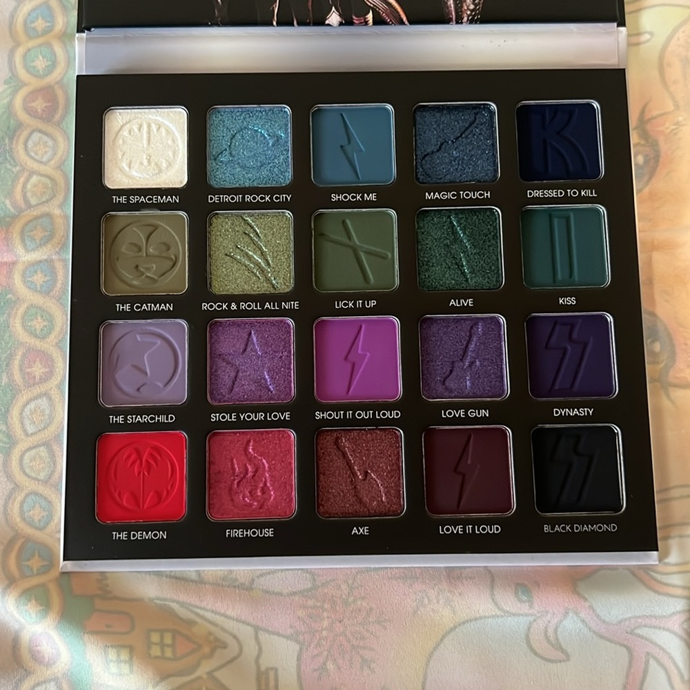 NWOT Glamlite x KISS Eyeshadow Palette